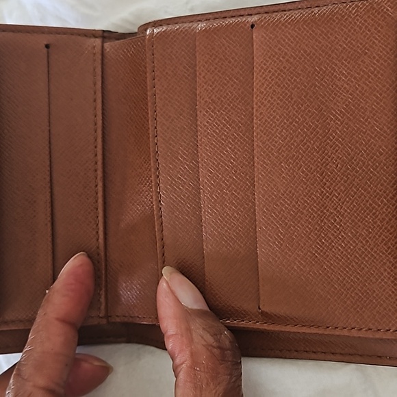 LV Portefeuille Elise Monogram Tri-Fold Wallet - Picture 9 of 13